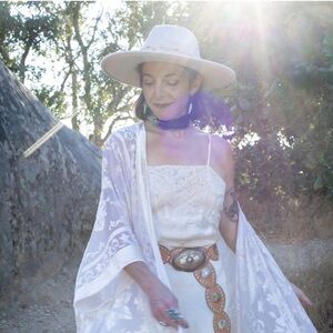 Free People White Wide-Brimmed Hat Minimalist Design